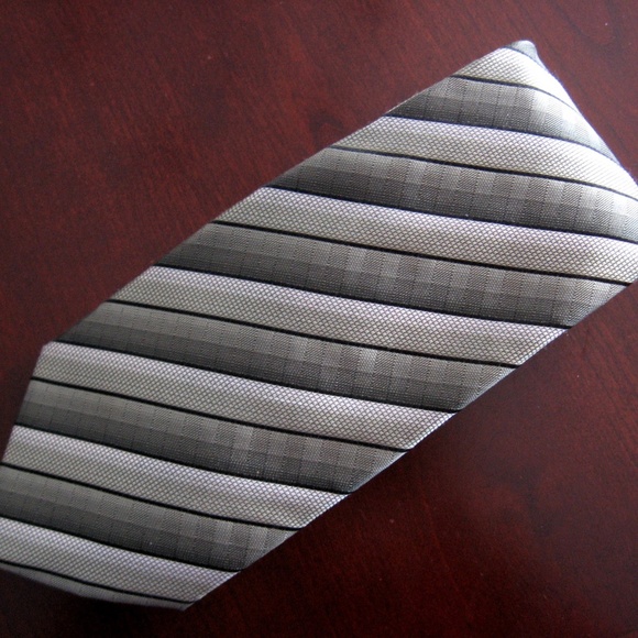 NWOT PIERRE CARDIN MULTIPLE GREEN & BLK TIE CRAVAT - Picture 1 of 4